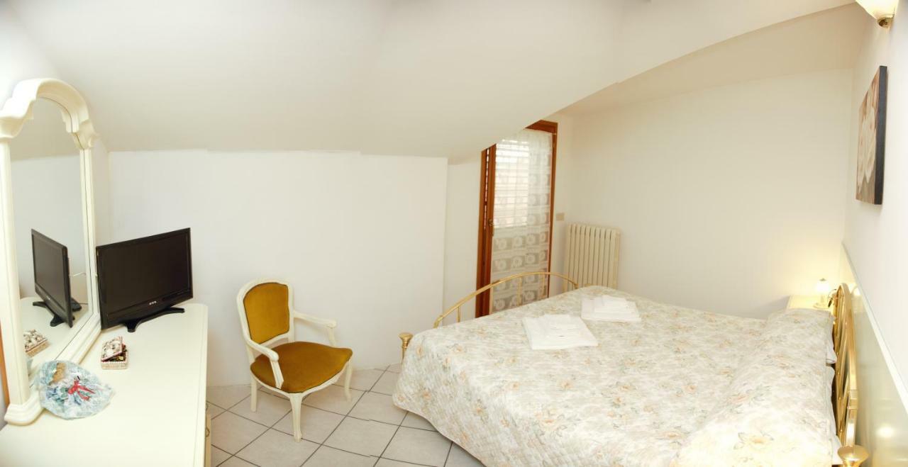Il Gruccione Bed & Breakfast Sant'Omero Екстериор снимка